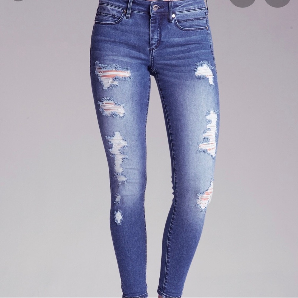 Bebe heartbreaker skinny distressed jeans sz29
